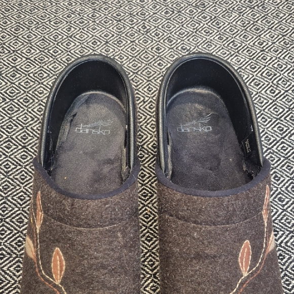 Dansko Embroidered Felt Clogs Size 9 (39) - Picture 4 of 11